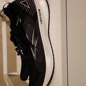 Brooks Levitate 5 black size 9 worn once